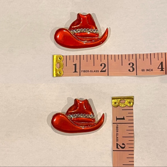 TWO RED AND GOLD HAT SHAPED PIN/BROOCH - Picture 8 of 8